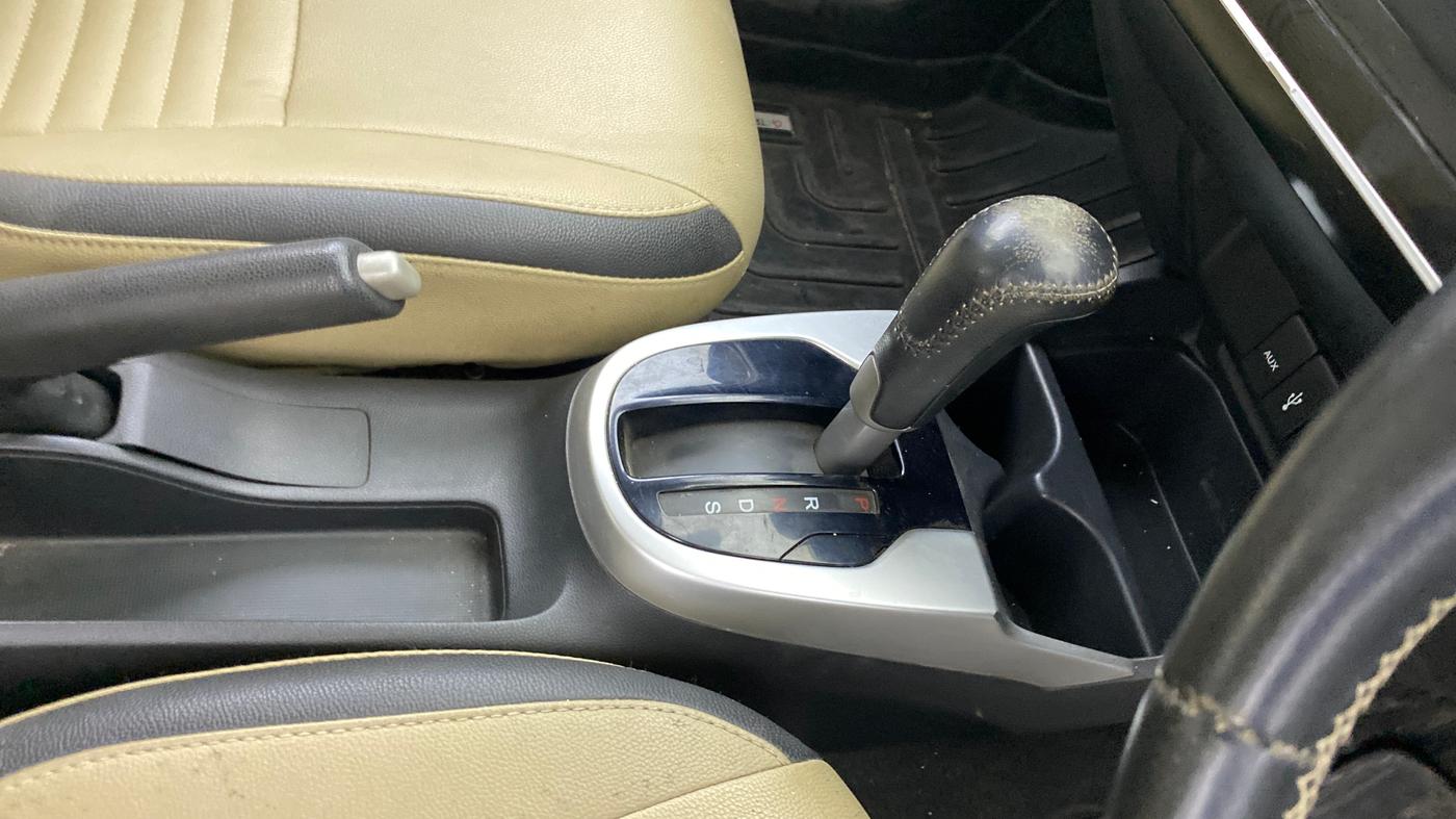2015 Honda Jazz 1.2L I-VTEC V AT, Petrol, Automatic, 55,855 km, Gear Lever