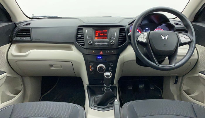 2023 Mahindra XUV300 W6 1.2 PETROL, Petrol, Manual, 5,478 km, Dashboard
