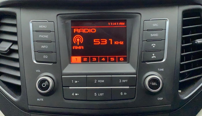 2023 Mahindra XUV300 W6 1.2 PETROL, Petrol, Manual, 5,478 km, Infotainment System
