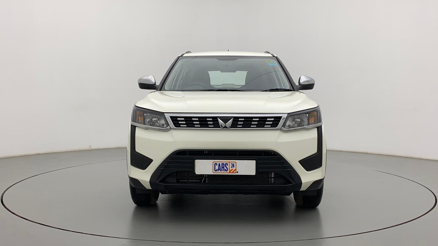 2023 Mahindra XUV300 W6 1.2 PETROL, Petrol, Manual, 5,478 km, Front