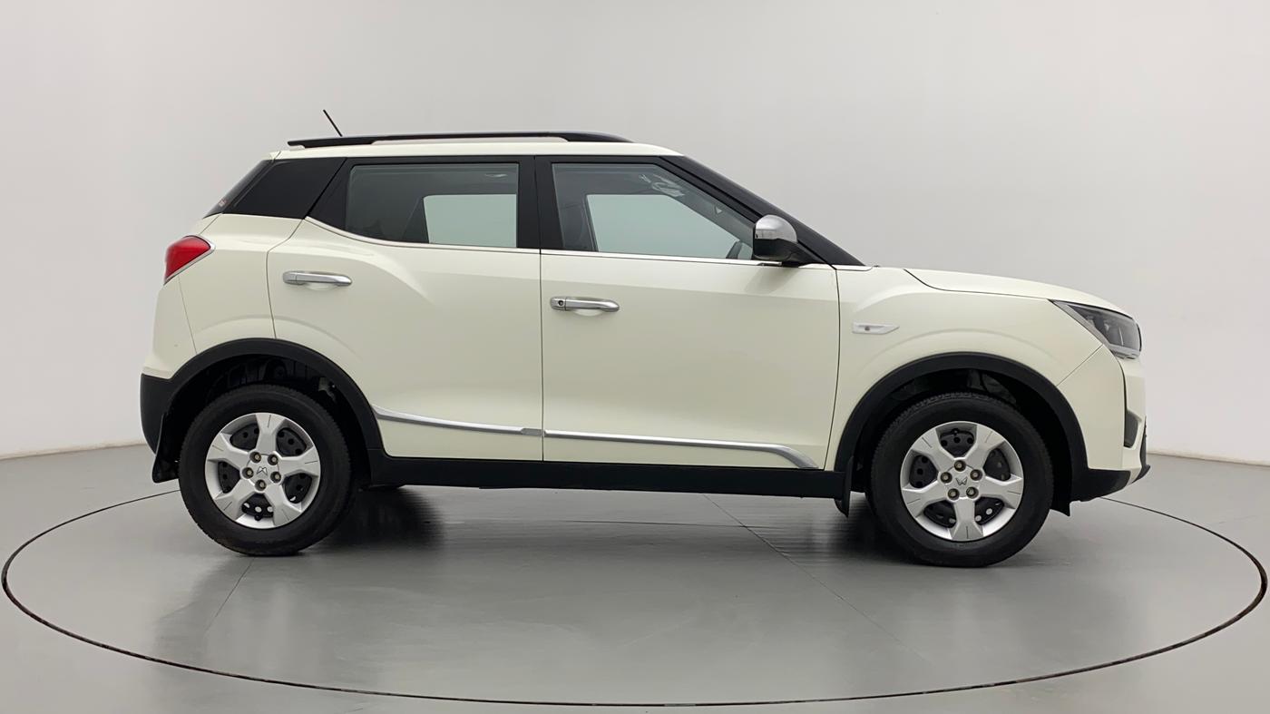 2023 Mahindra XUV300 W6 1.2 PETROL, Petrol, Manual, 5,478 km, Right Side View