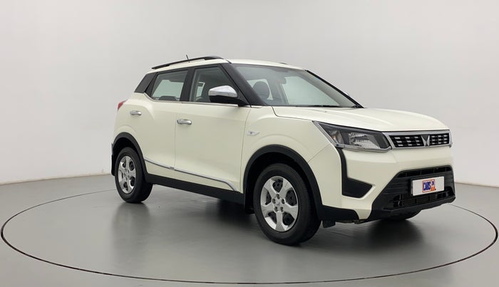 2023 Mahindra XUV300 W6 1.2 PETROL, Petrol, Manual, 5,478 km, Right Front Diagonal