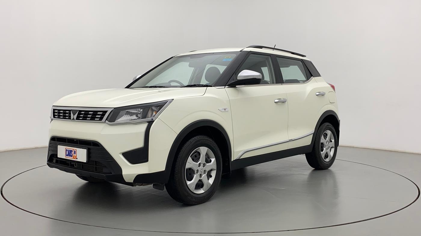 2023 Mahindra XUV300 W6 1.2 PETROL, Petrol, Manual, 5,478 km, Left Front Diagonal