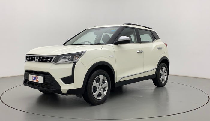 2023 Mahindra XUV300 W6 1.2 PETROL, Petrol, Manual, 5,478 km, Left Front Diagonal