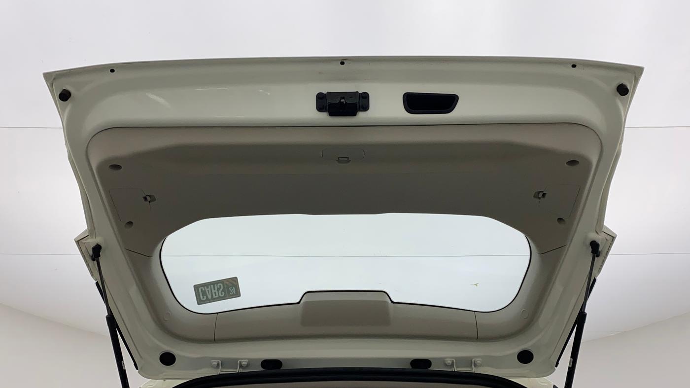 2023 Mahindra XUV300 W6 1.2 PETROL, Petrol, Manual, 5,478 km, Boot Door Open