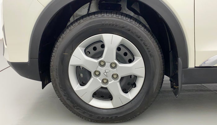 2023 Mahindra XUV300 W6 1.2 PETROL, Petrol, Manual, 5,478 km, Left Front Wheel