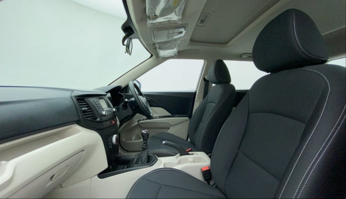 2023 Mahindra XUV300 W6 1.2 PETROL, Petrol, Manual, 5,478 km, Right Side Front Door Cabin