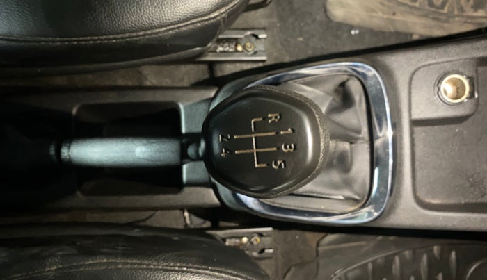 2018 Renault Kwid RXT 1.0 (O), Petrol, Manual, 5,642 km, Gear Lever