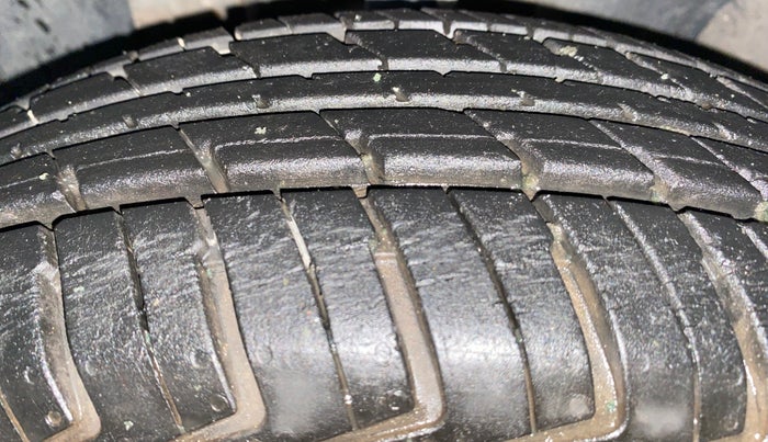 2018 Renault Kwid RXT 1.0 (O), Petrol, Manual, 5,642 km, Left Front Tyre Tread