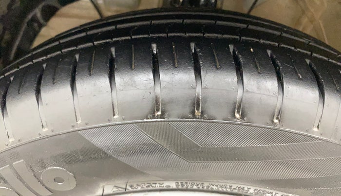 2022 Maruti Swift ZXI AMT, Petrol, Automatic, 17,346 km, Left Front Tyre Tread