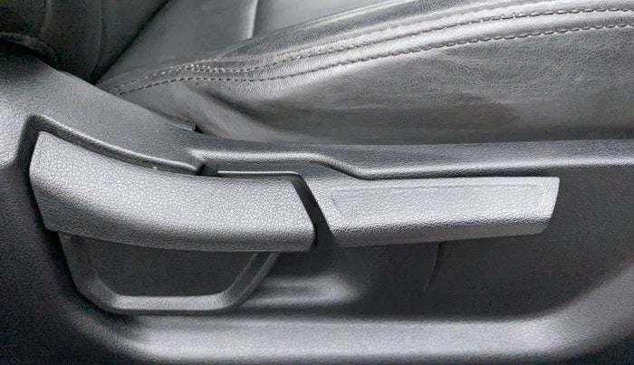 2023 Hyundai NEW I20 ASTA 1.2 MT, Petrol, Manual, 4,684 km, Driver Side Adjustment Panel