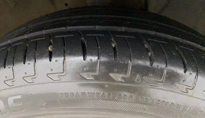 2017 Maruti IGNIS ALPHA 1.2 AMT, Petrol, Automatic, 1,03,557 km, Right Front Tyre Tread