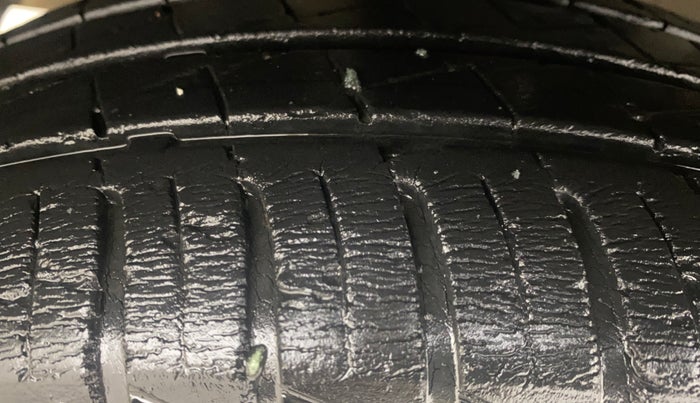 2014 Hyundai Grand i10 SPORTZ 1.2 KAPPA VTVT, Petrol, Manual, 44,321 km, Left Front Tyre Tread