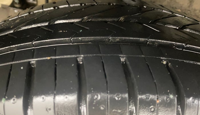 2014 Hyundai Grand i10 SPORTZ 1.2 KAPPA VTVT, Petrol, Manual, 44,321 km, Right Rear Tyre Tread