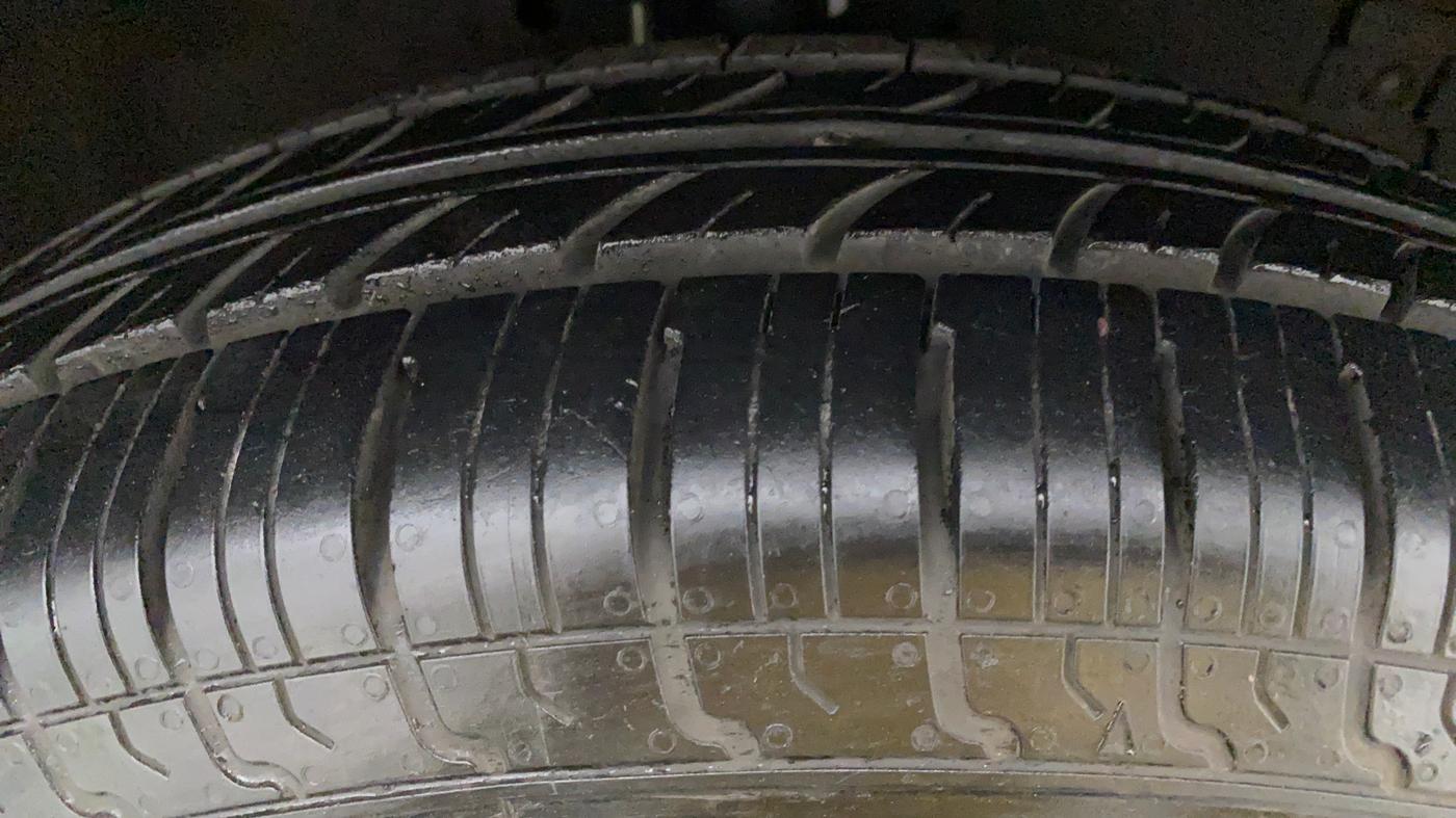 2013 Maruti Swift VDI, Diesel, Manual, 95,211 km, Right Front Tyre Tread