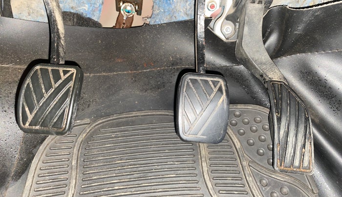 2013 Maruti Swift VDI, Diesel, Manual, 95,211 km, Pedals