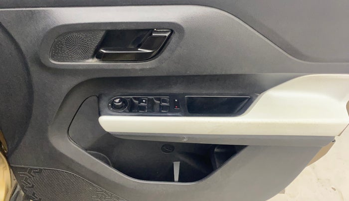 2022 Tata PUNCH ACCOMPLISHED AMT, Petrol, Automatic, 53,245 km, Driver Side Door Panels Control
