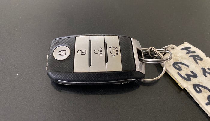 2023 KIA CARENS LUXURY PLUS 1.5 TURBO PETROL DCT 7 STR, Petrol, Automatic, 35,854 km, Key Close Up