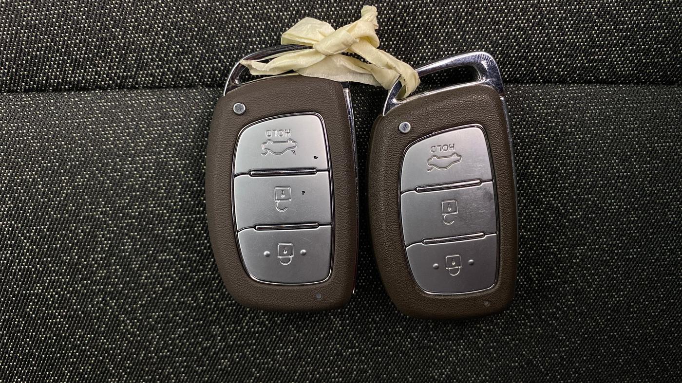 2023 Hyundai EXTER SX(O) CONNECT 1.2 AMT DUAL TONE, Petrol, Automatic, 17,312 km, Key Close Up