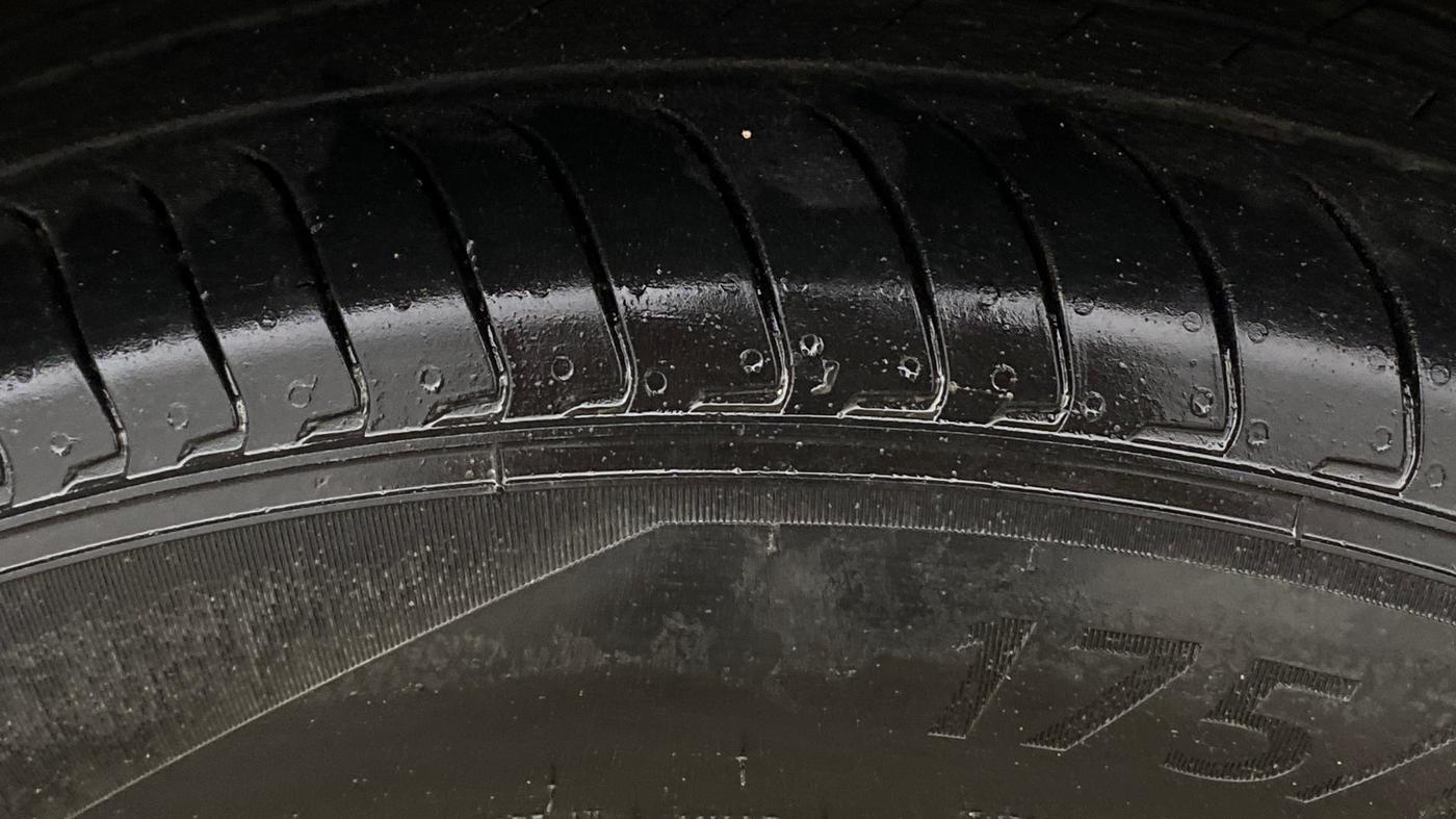 2023 Hyundai EXTER SX(O) CONNECT 1.2 AMT DUAL TONE, Petrol, Automatic, 17,312 km, Right Front Tyre Tread