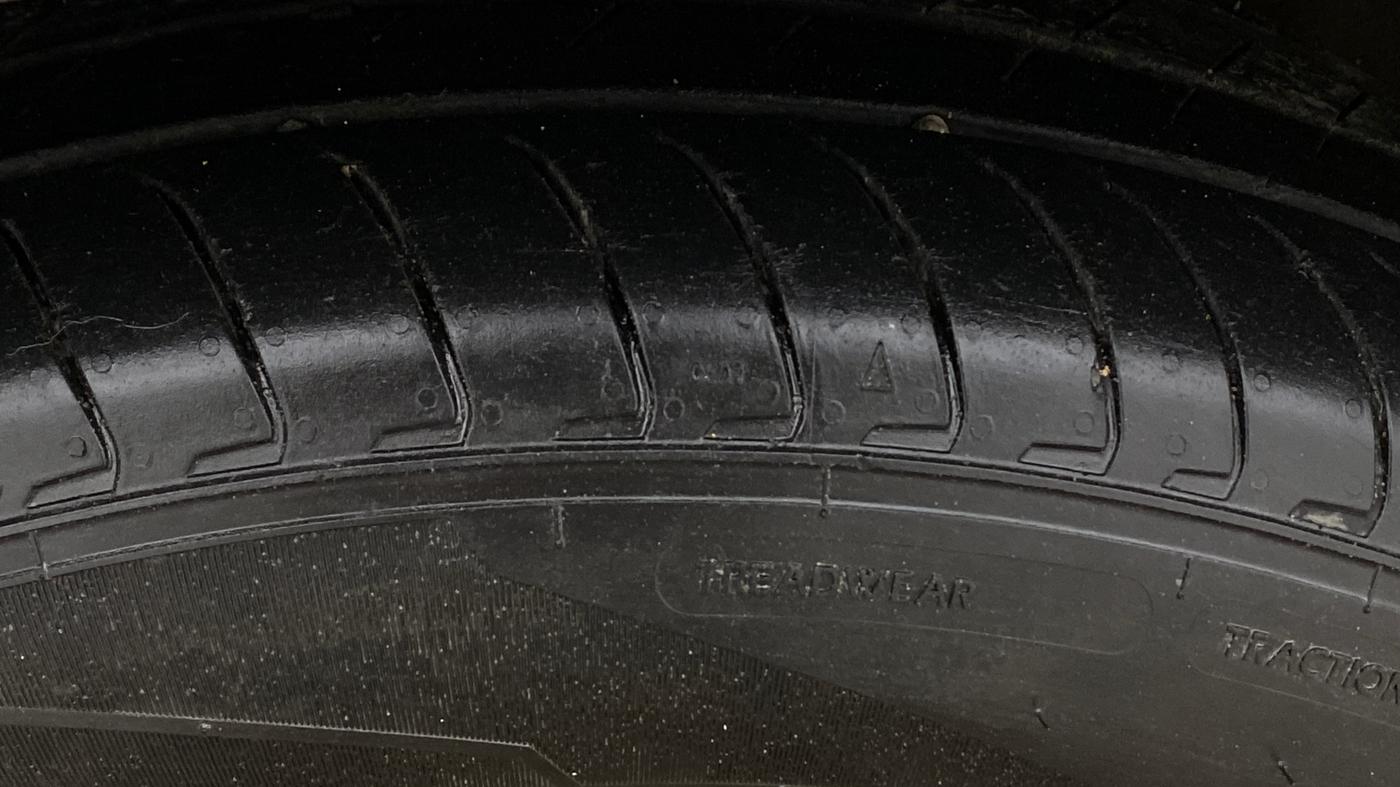 2023 Hyundai EXTER SX(O) CONNECT 1.2 AMT DUAL TONE, Petrol, Automatic, 17,312 km, Left Front Tyre Tread
