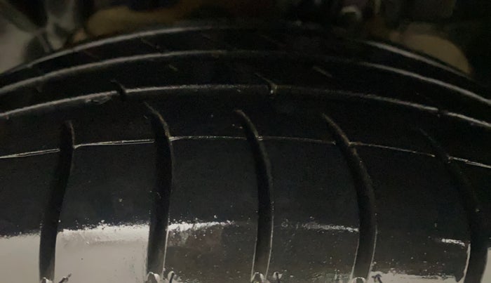 2017 Ford Ecosport TREND 1.5L DIESEL, Diesel, Manual, 1,17,230 km, Left Front Tyre Tread