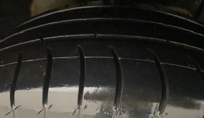 2017 Ford Ecosport TREND 1.5L DIESEL, Diesel, Manual, 1,17,230 km, Right Front Tyre Tread