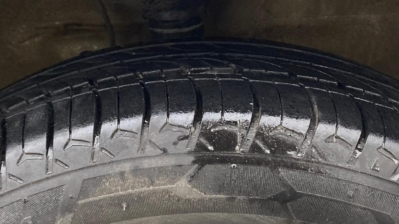 2018 Maruti Wagon R 1.0 VXI AMT, Petrol, Automatic, 24,818 km, Right Front Tyre Tread