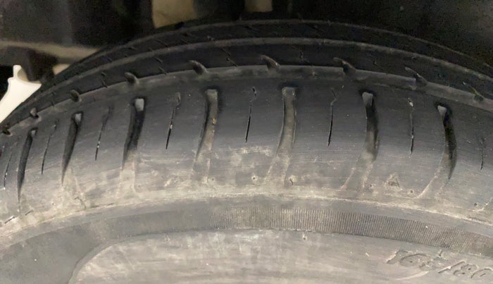 2022 Maruti Swift VXI, Petrol, Manual, 15,416 km, Right Front Tyre Tread
