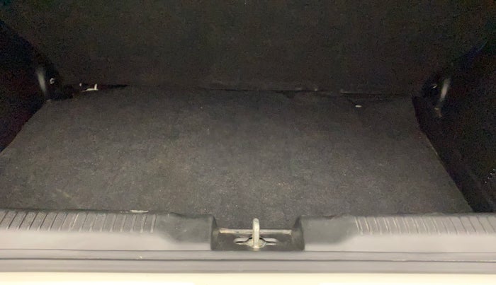 2022 Maruti Swift VXI, Petrol, Manual, 15,416 km, Boot Inside