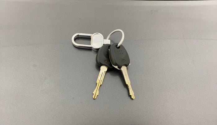 2022 Hyundai NEW SANTRO MAGNA, Petrol, Manual, 32,311 km, Key Close Up