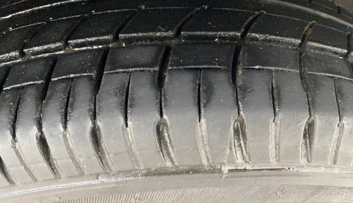 2018 Hyundai Elite i20 MAGNA EXECUTIVE 1.2, Petrol, Manual, 46,843 km, Right Front Tyre Tread