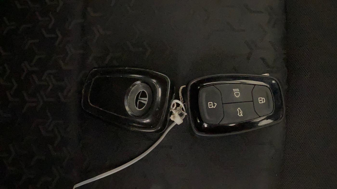 2022 Tata TIGOR XZ PLUS CNG, CNG, Manual, 65,705 km, Key Close Up