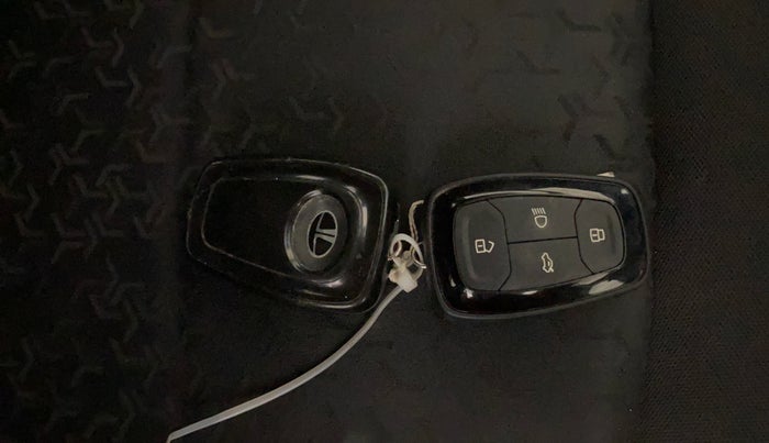 2022 Tata TIGOR XZ PLUS CNG, CNG, Manual, 65,676 km, Key Close Up