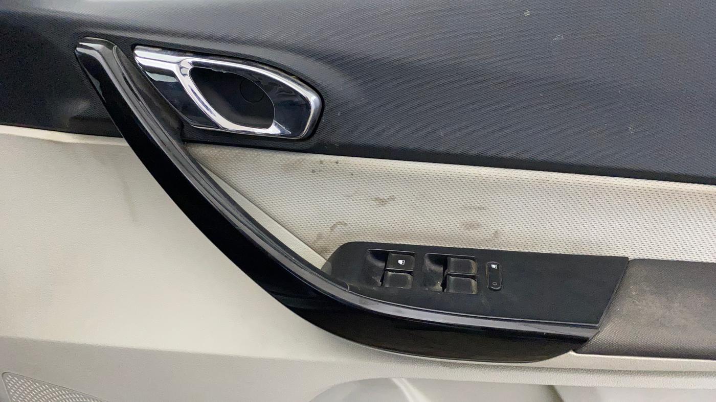 2022 Tata TIGOR XZ PLUS CNG, CNG, Manual, 65,705 km, Driver Side Door Panels Control