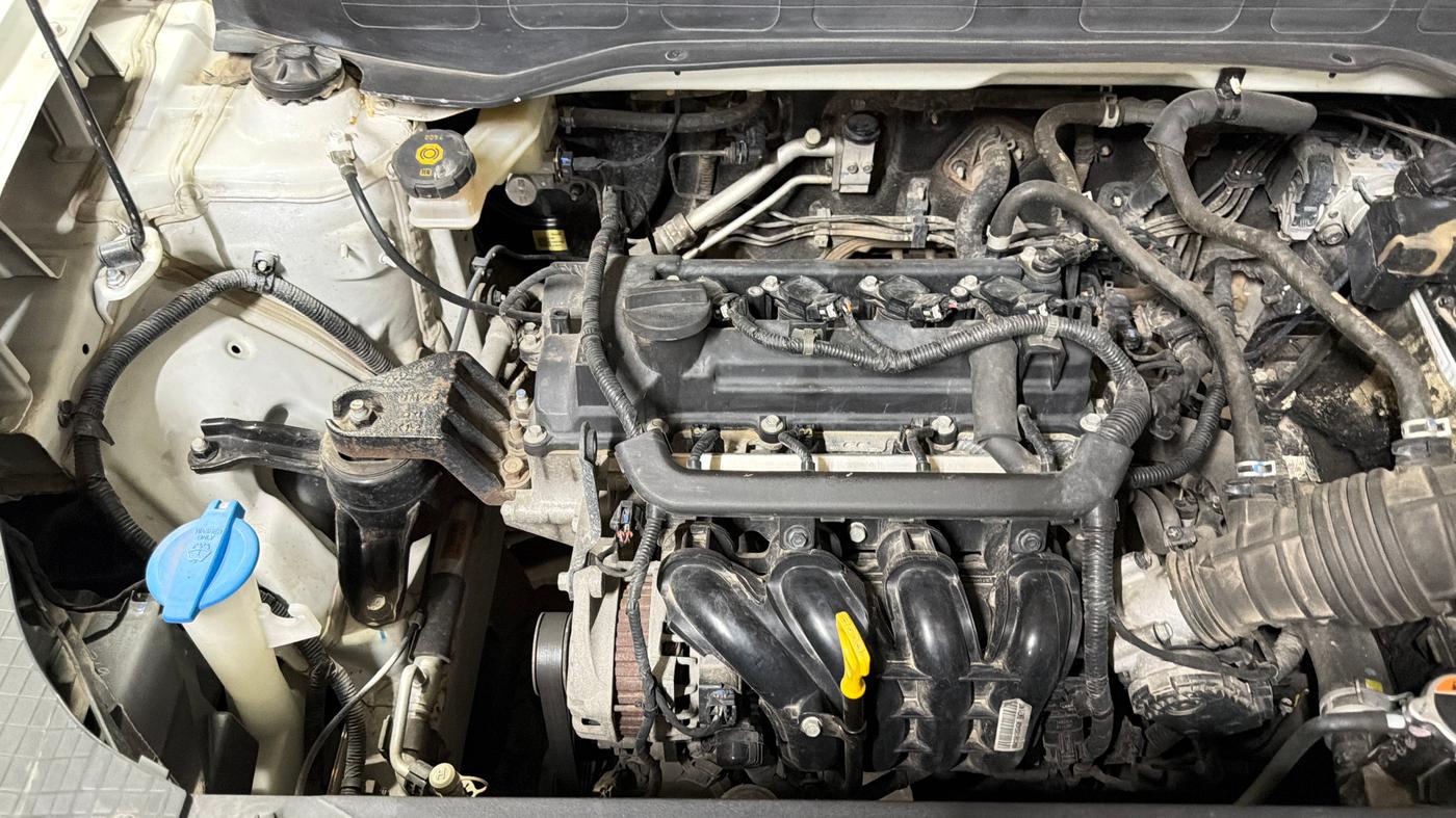 2022 Hyundai VENUE S 1.2, Petrol, Manual, 35,820 km, Engine View - Right