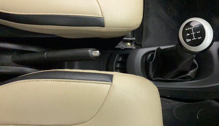2017 Maruti Wagon R 1.0 VXI, Petrol, Manual, 39,435 km, Gear Lever