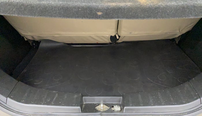 2017 Maruti Wagon R 1.0 VXI, Petrol, Manual, 39,435 km, Boot Inside
