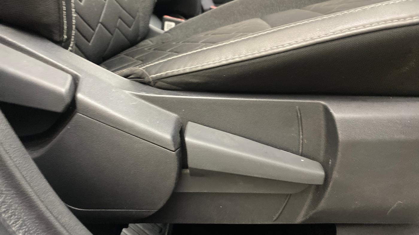 2022 Nissan MAGNITE XV PREMIUM TURBO CVT, Petrol, Automatic, 50,863 km, Driver Side Adjustment Panel