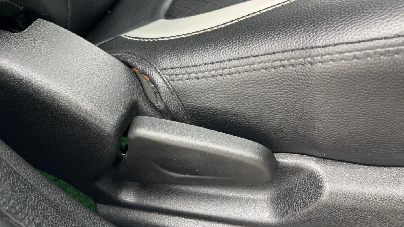 2021 Renault Kwid CLIMBER 1.0 AMT (O), Petrol, Automatic, 29,594 km, Driver Side Adjustment Panel