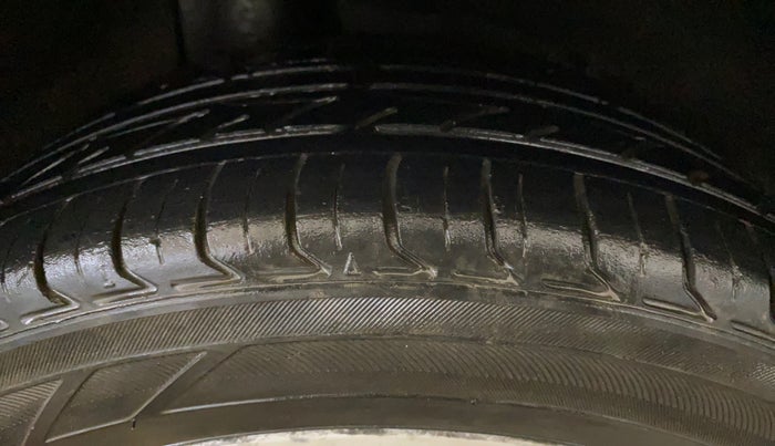 2015 Maruti Baleno ALPHA PETROL 1.2, Petrol, Manual, 65,468 km, Right Rear Tyre Tread