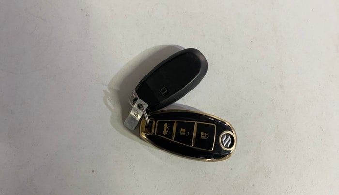 2015 Maruti Baleno ALPHA PETROL 1.2, Petrol, Manual, 65,468 km, Key Close Up