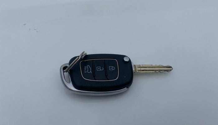 2023 Hyundai VENUE S 1.2, Petrol, Manual, 22,139 km, Key Close Up