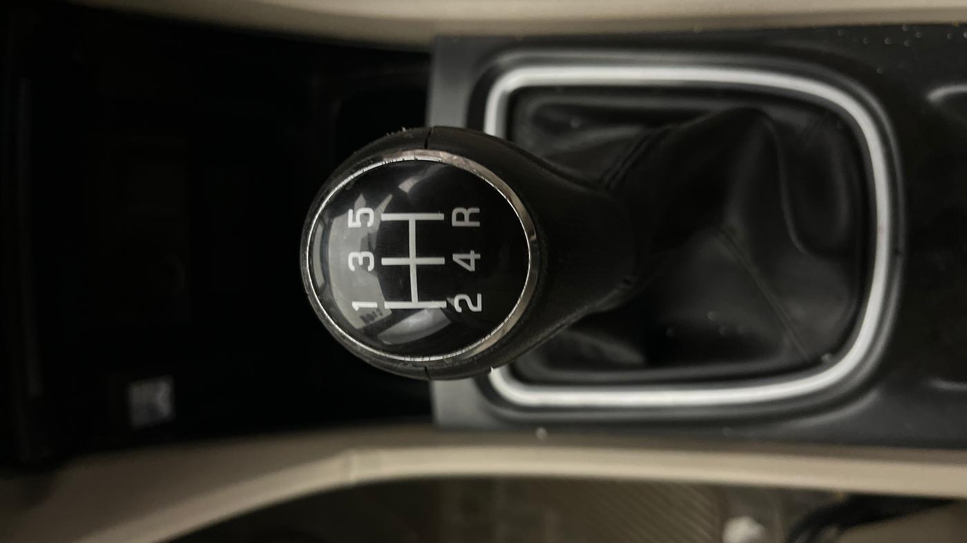 2018 Maruti Ciaz DELTA 1.4 MT PETROL, Petrol, Manual, 66,936 km, Gear Lever