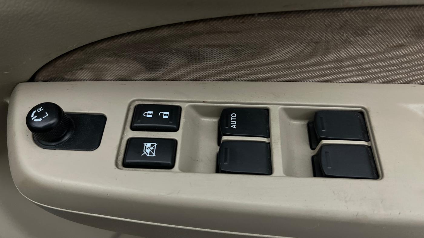 2018 Maruti Ciaz DELTA 1.4 MT PETROL, Petrol, Manual, 66,936 km, Driver Side Door Panels Control