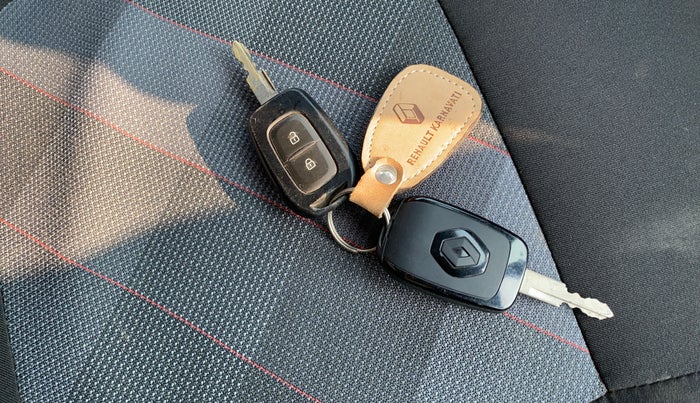 2020 Renault Kwid RXT 1.0 AMT (O), Petrol, Automatic, 55,585 km, Key Close Up