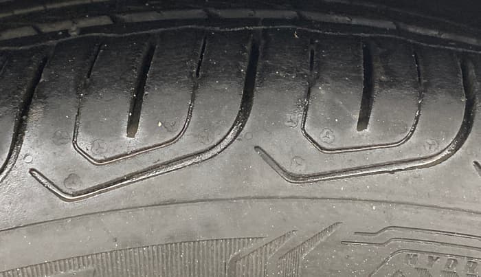 2023 MG ASTOR SAVVY 1.3 TURBO AT S RED, Petrol, Automatic, 15,032 km, Right Front Tyre Tread