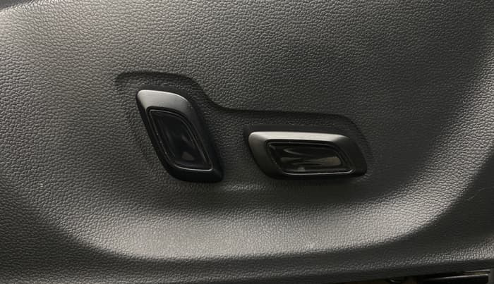 2023 MG ASTOR SAVVY 1.3 TURBO AT S RED, Petrol, Automatic, 15,032 km, Driver Side Adjustment Panel