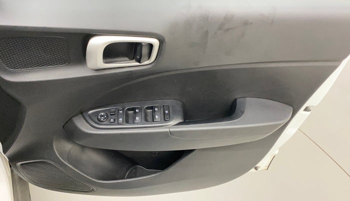 2020 Hyundai VENUE SX PLUS 1.0 TURBO DCT, Petrol, Automatic, 22,334 km, Driver Side Door Panels Control