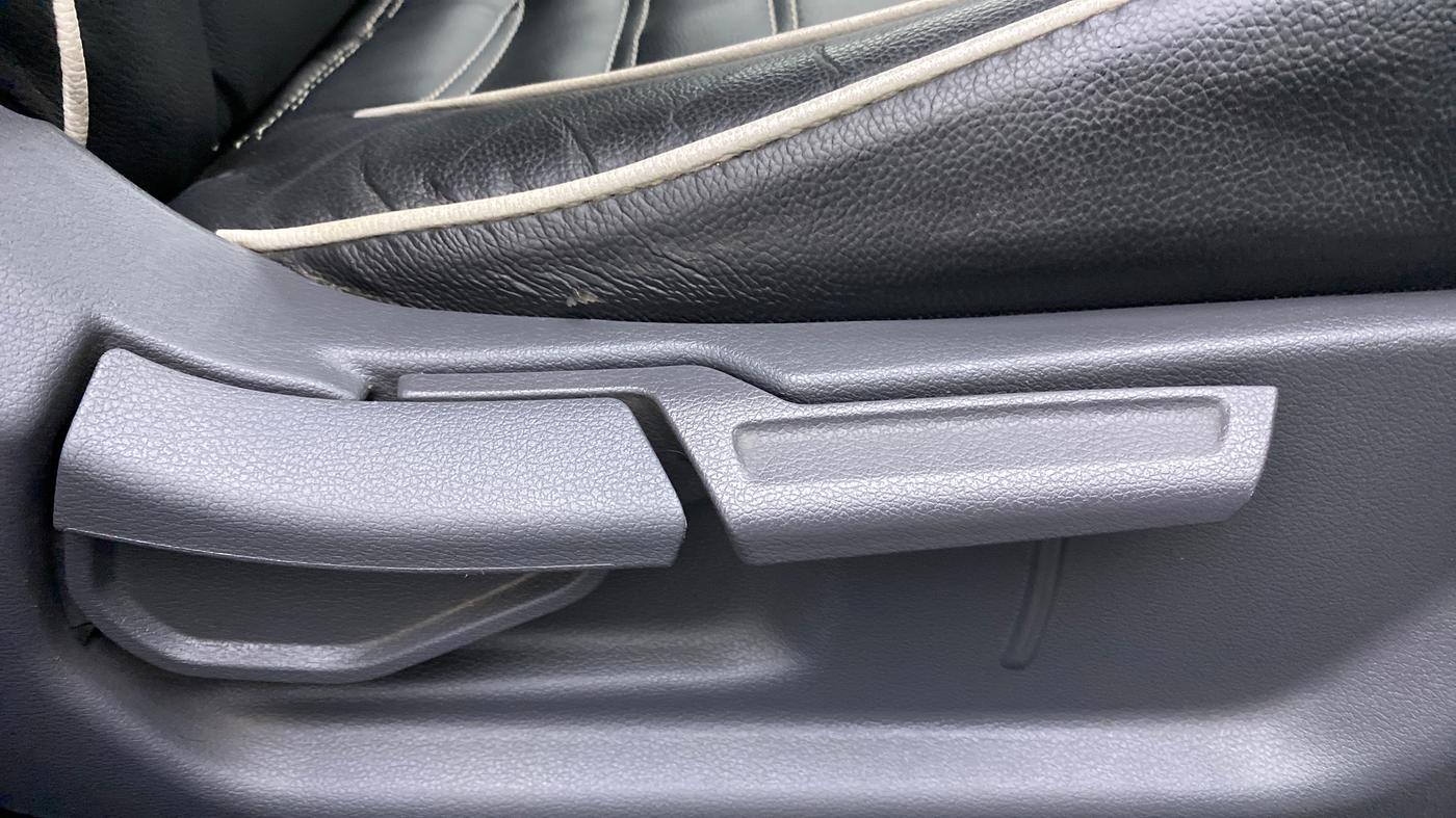 2020 Hyundai GRAND I10 NIOS MAGNA CORPORATE EDITION 1.2 KAPPA VTVT, Petrol, Manual, 52,876 km, Driver Side Adjustment Panel